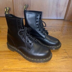 Women’s Dr. Martens 1460 Smooth Leather Black Lace Up Boots, Size US 7